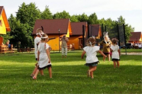 Blockhütte mit Grill und Garten in Glenwko